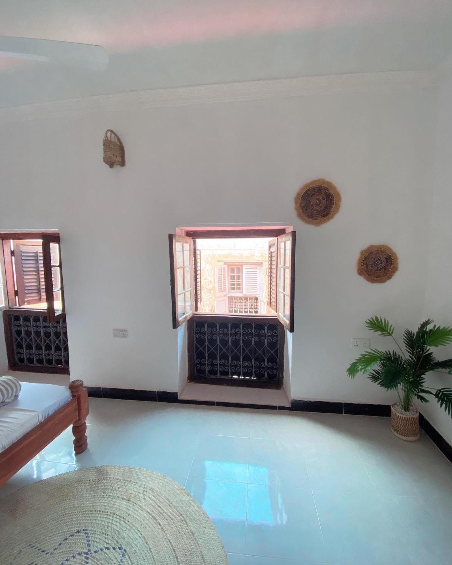 Hotel Nomad Cave- Stonetown à Zanzibar Extérieur photo
